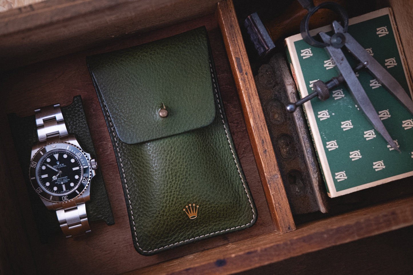 SAMPLE SALE "veg tan leatherpouch olive green Coronet