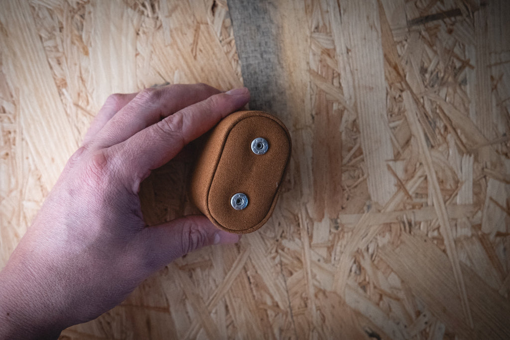 SAMPLE SALE – “Oval Travel Case” Premium faux leather with a crocodile-embossed finish (brown)