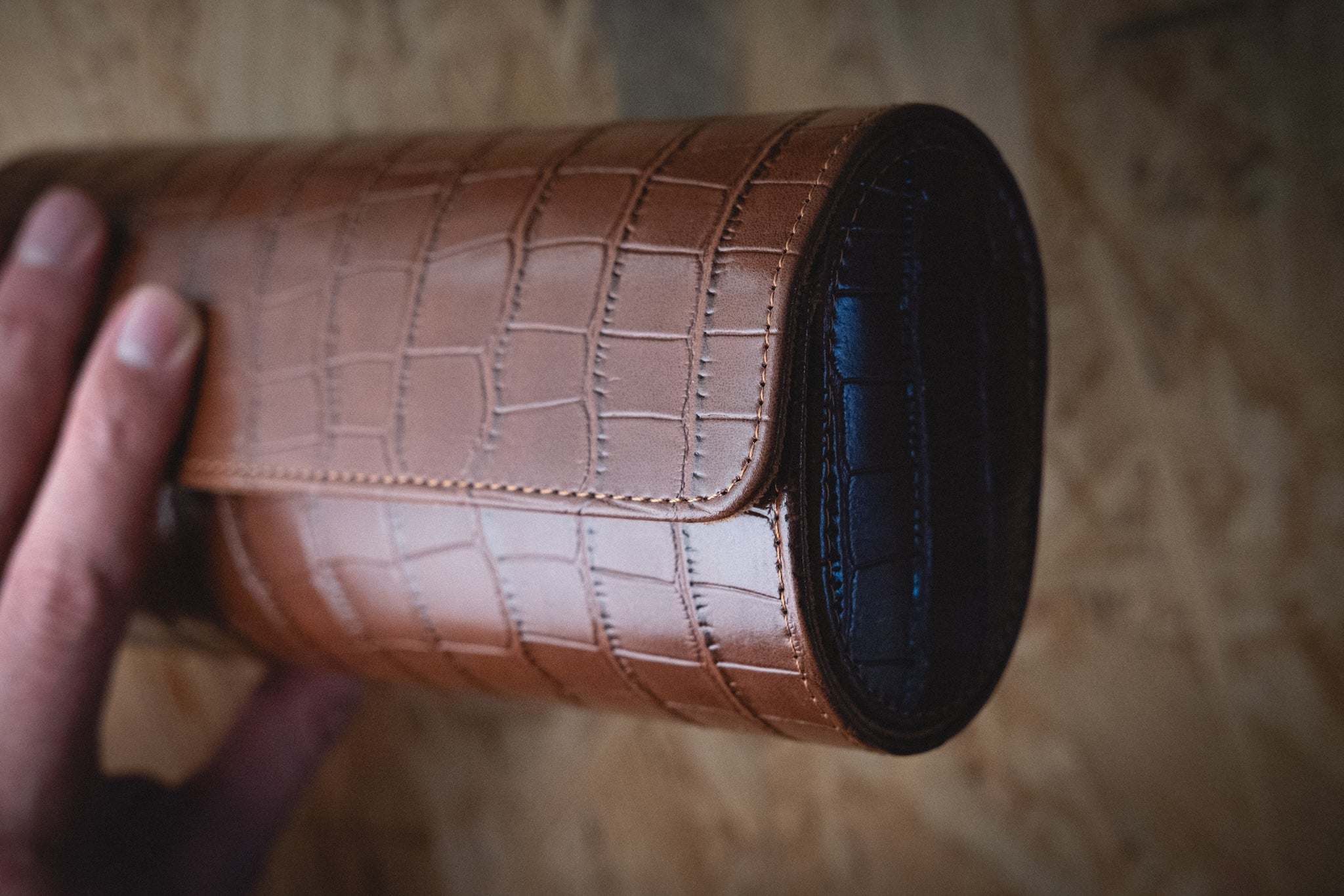 SAMPLE SALE – “Oval Travel Case” Premium faux leather with a crocodile-embossed finish (brown)