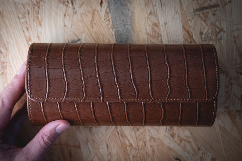 SAMPLE SALE – “Oval Travel Case” Premium faux leather with a crocodile-embossed finish (brown)