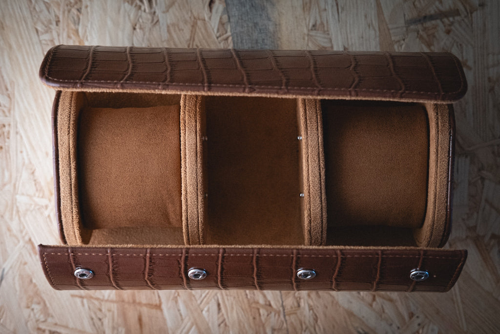 SAMPLE SALE – “Oval Travel Case” Premium faux leather with a crocodile-embossed finish (brown)