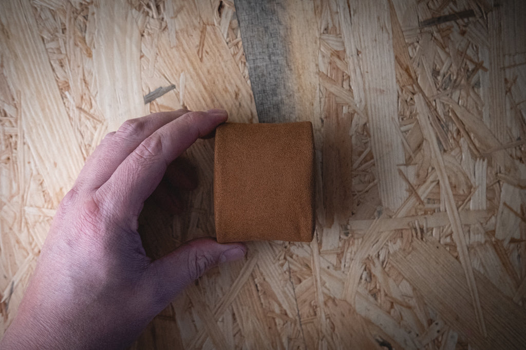 SAMPLE SALE – “Oval Travel Case” Premium faux leather with a crocodile-embossed finish (brown)