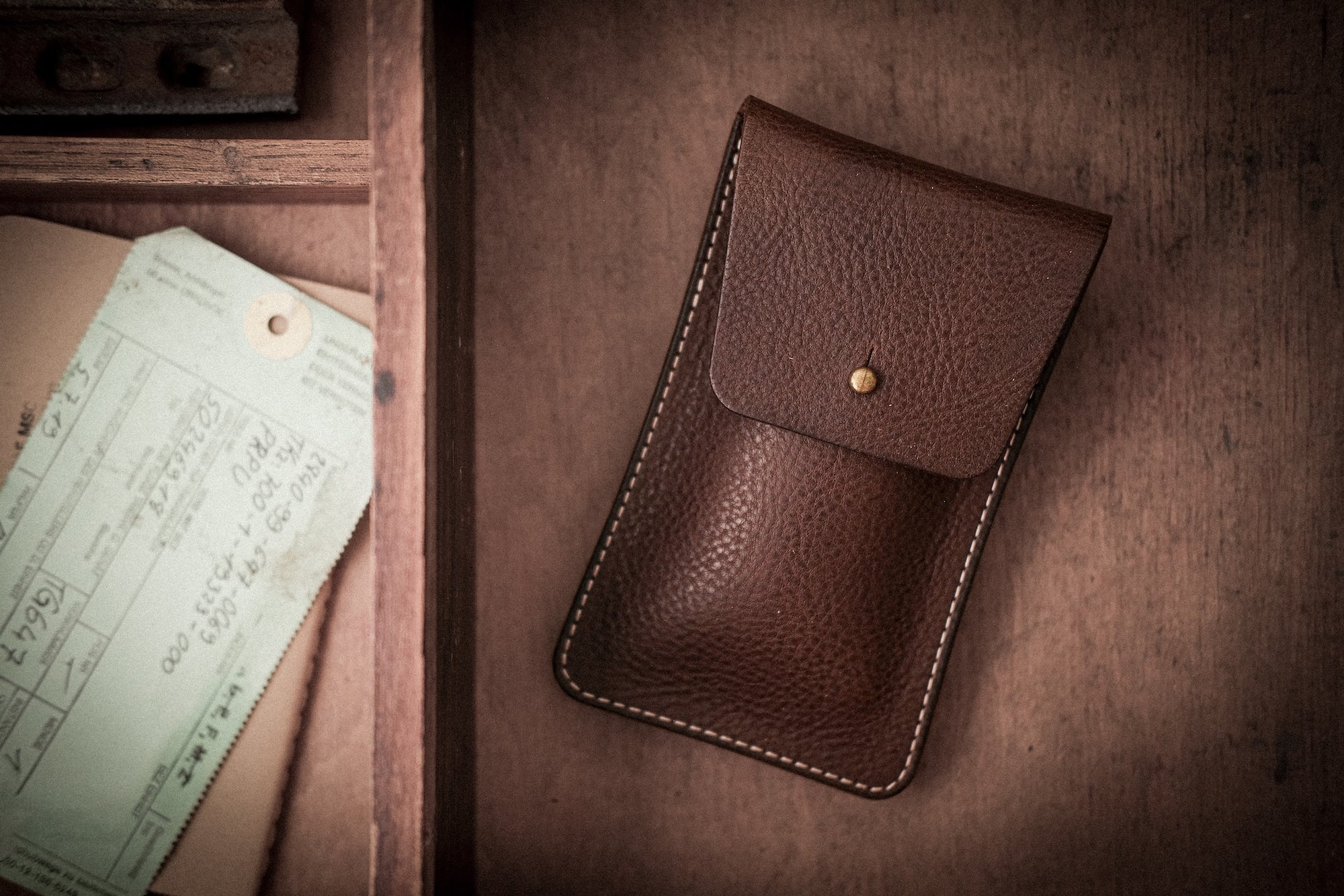 SAMPLE SALE "veg tan leatherpouch dark brown, stud"