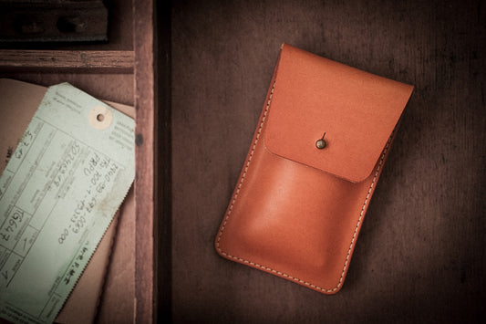 SAMPLE SALE "veg tan leatherpouch NATUREL!! - Stud