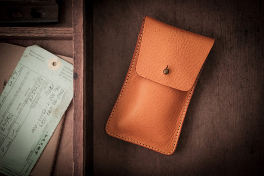 SAMPLE SALE "veg tan leatherpouch yellow, stud"