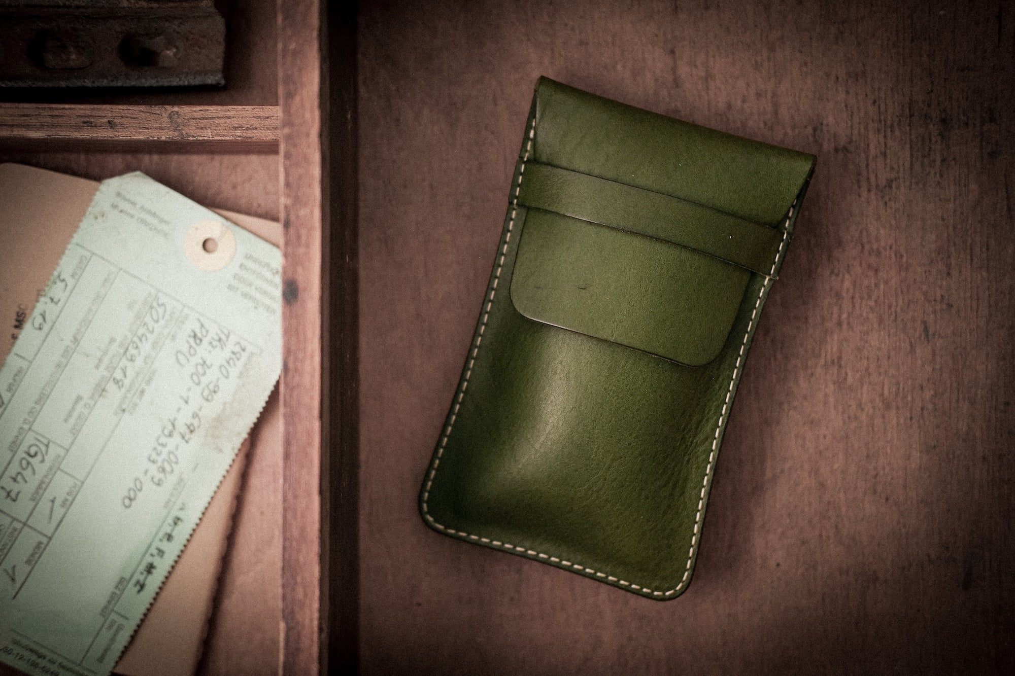 SAMPLE SALE "veg tan leatherpouch green" SMALL IMPERFECTIONS
