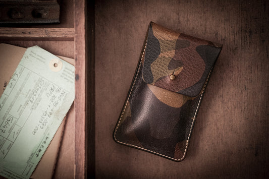 SAMPLE SALE "veg tan leatherpouch GREEN CAMO - Stud