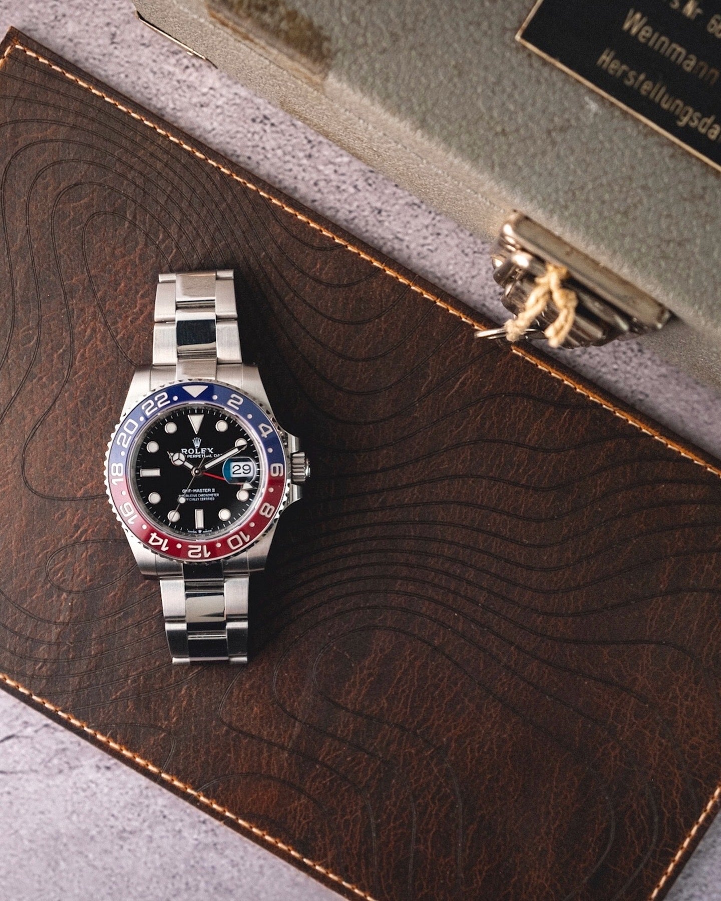 Large-valet collection