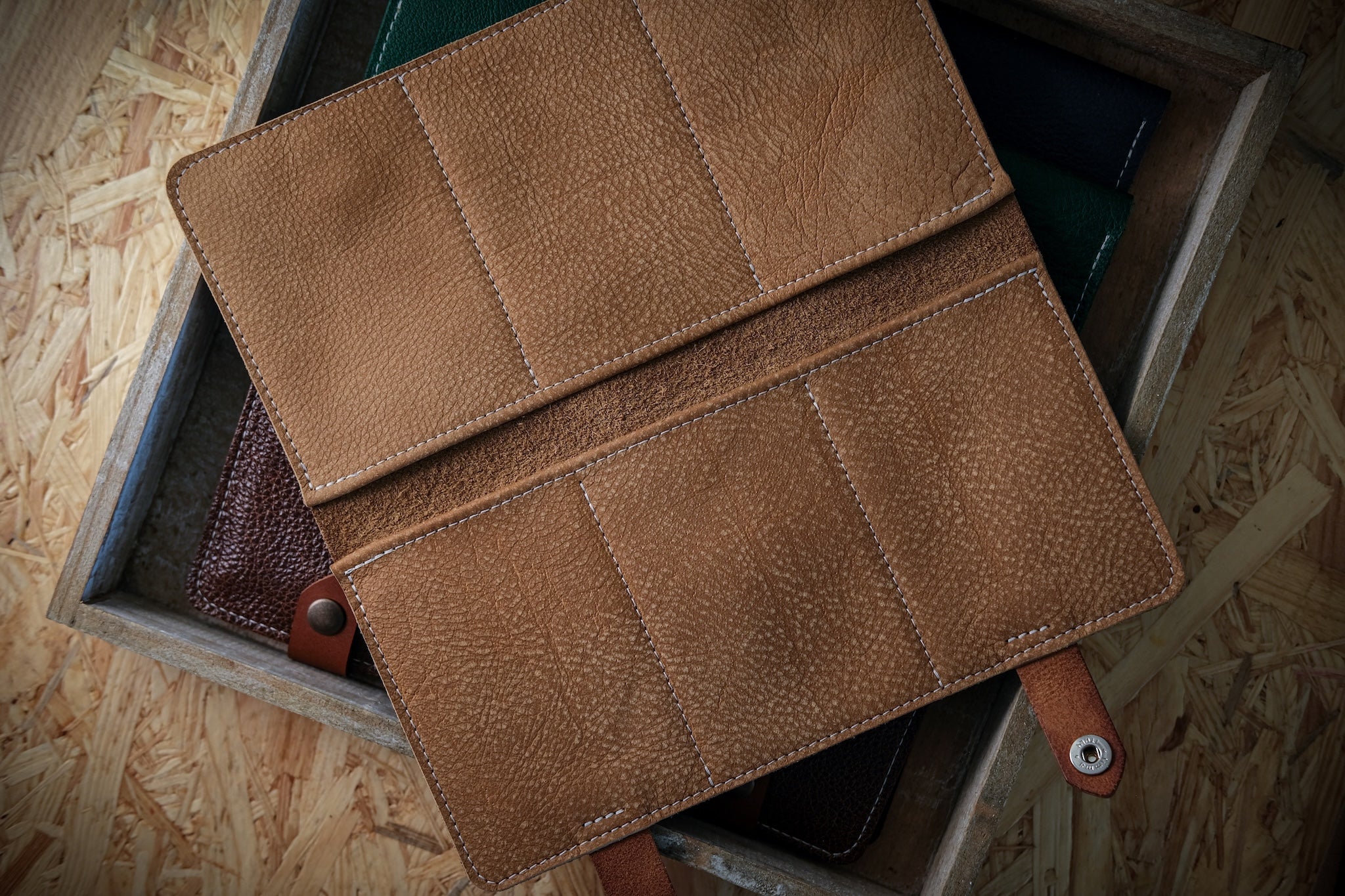 Bank-vault wallet "6 pockets" color; camel (brown)