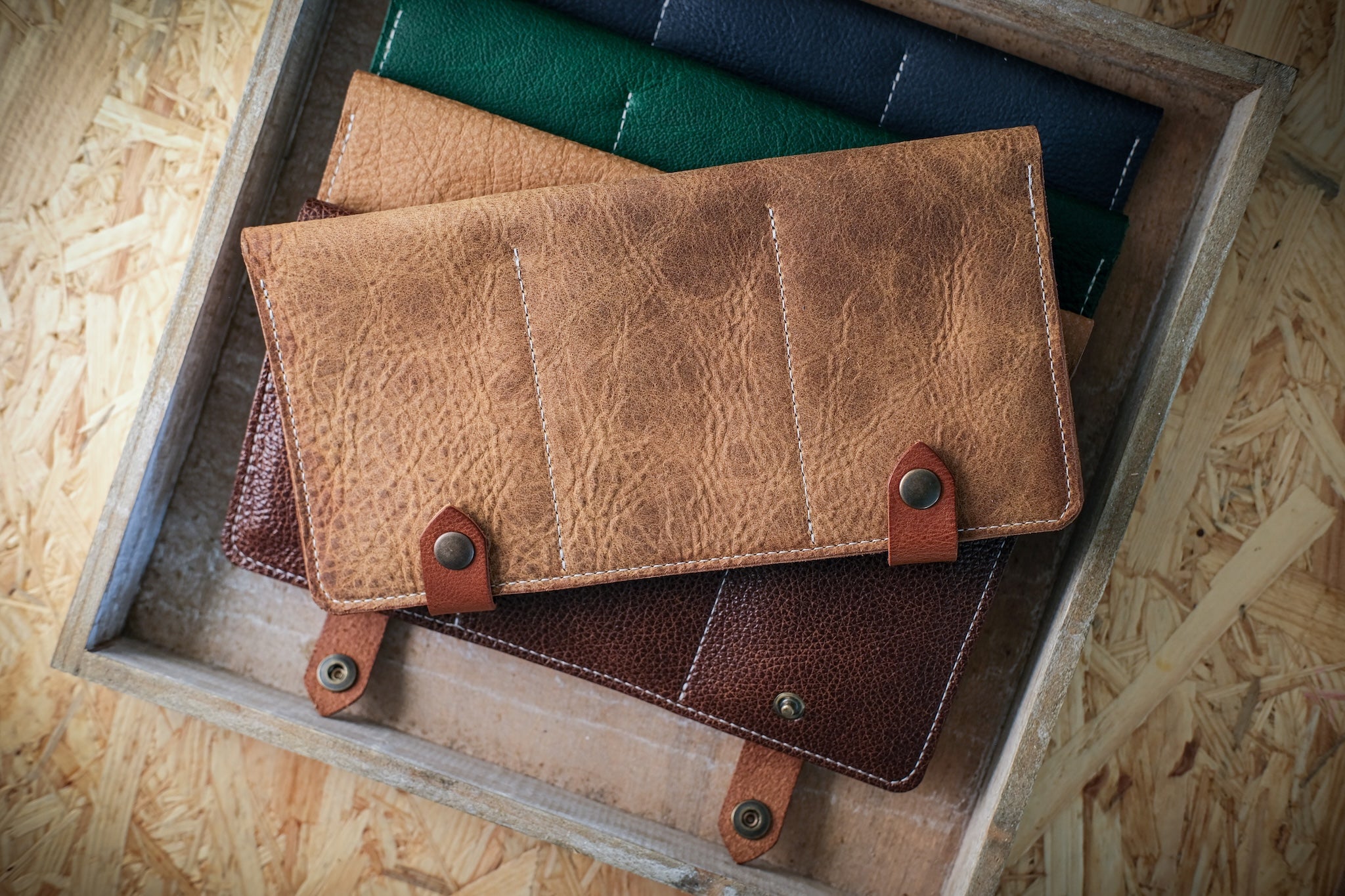 Bank-vault wallet "6 pockets" color; rugged chestnut (brown)